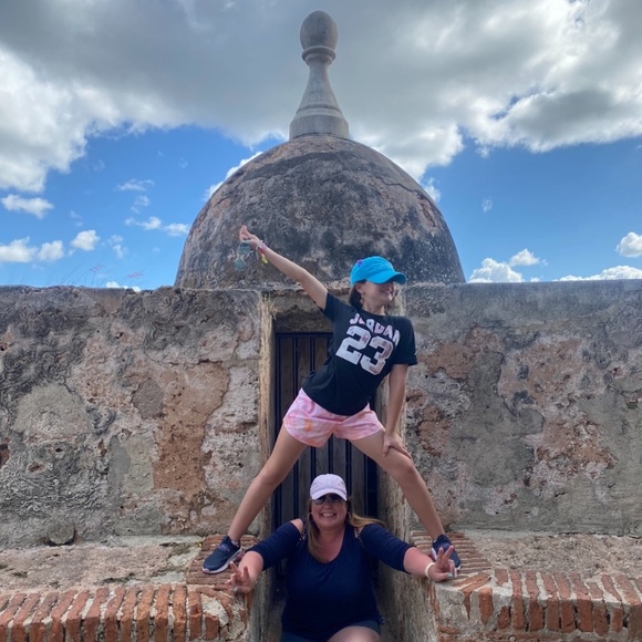 Meet your Posher, Mari & Sofi - Picture 3 of 6